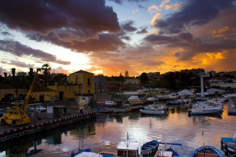 Sisto 85 - Holiday Catania-Fontanarossai nemzetközi repülőtér Kültér fotó